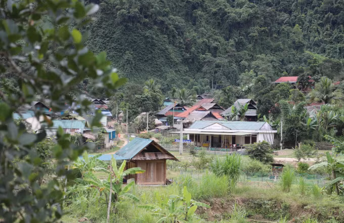 Bám bản mang con chữ đến vùng lõi đại ngàn Pù Huống ảnh 2