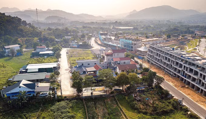 Người dân ngóng chờ nước tại khu tái định cư ở Hòa Bình ảnh 1