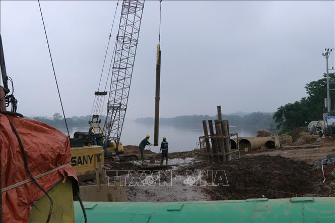 Nhà thầu phấn đấu thi công xong cọc khoan nhồi, bệ thân trụ T5, T6, T7, T8 cầu Giới Phiên trước ngày 16/6/2022. Ảnh: Đức Tưởng - TTXVN Yên Bái đẩy nhanh thi công cầu Giới Phiên để vượt lũ tiểu mãn ảnh 6