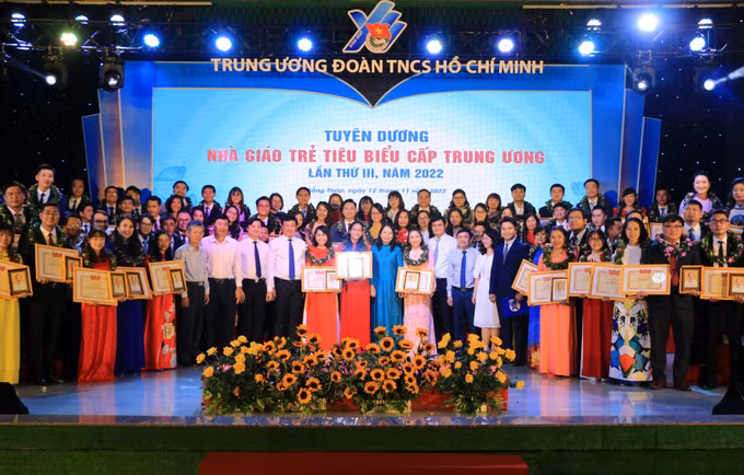 Tôn vinh các nhà giáo trẻ tiêu biểu trong giảng dạy, nghiên cứu và hoạt động Đoàn, Hội ảnh 3