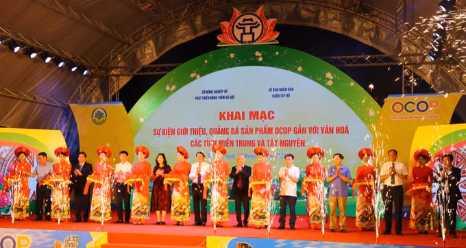 Hà Nội khai mạc sự kiện giới thiệu, quảng bá sản phẩm OCOP gắn với văn hóa miền Trung và Tây Nguyên ảnh 1
