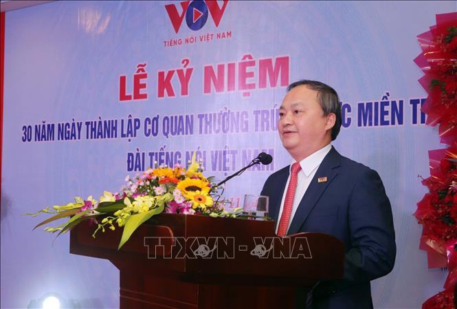 Đồng chí Đỗ Tiến Sỹ, Ủy viên Trung ương Đảng, Bí thư Đảng ủy, Tổng Giám đốc Đài Tiếng nói Việt Nam phát biểu tại lễ kỷ niệm. Ảnh: Trần Lê Lâm – TTXVN VOV miền Trung - Gần gũi với cuộc sống người dân ảnh 2
