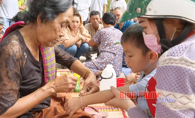 Nét độc đáo lễ Sene Neak Ta của người Khmer ở Bình Phước ảnh 2