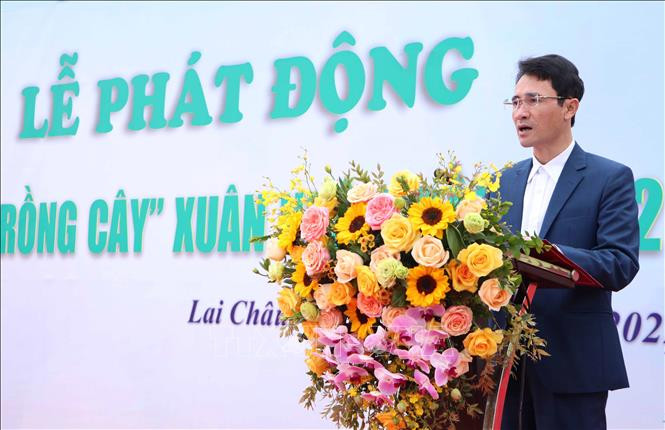Phó Chủ tịch UBND tỉnh Lai Châu Hà Trọng Hải phát động Lễ trồng cây. Ảnh: Nguyễn Oanh-TTXVN Năm 2022, Lai Châu phấn đấu trồng 50 nghìn cây xanh ảnh 1