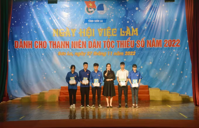 Ngày hội việc làm dành cho thanh niên dân tộc thiểu số tại Sơn La ảnh 3