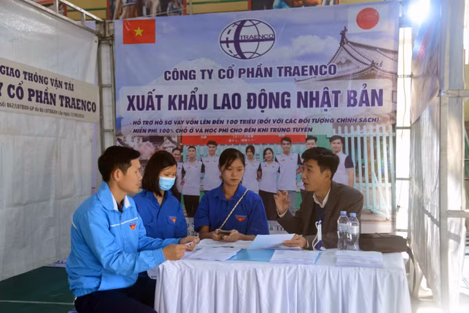 Ngày hội việc làm dành cho thanh niên dân tộc thiểu số tại Sơn La ảnh 1