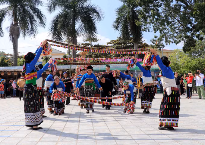 Nghệ thuật Xòe Thái - Di sản văn hóa phi vật thể đại diện của nhân loại ảnh 6
