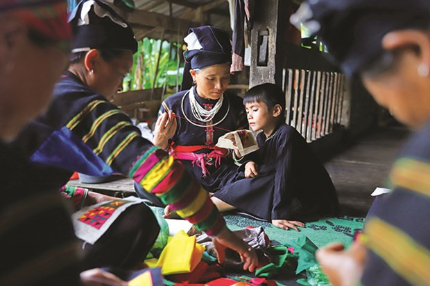 Thêu truyền thống, nét đẹp văn hóa đặc sắc của người Lô Lô ở xã Đức Hạnh, huyện Bảo Lạc (Cao Bằng). Ảnh: An Thành Đạt - DTMN Thêu truyền thống của người Lô Lô ảnh 1