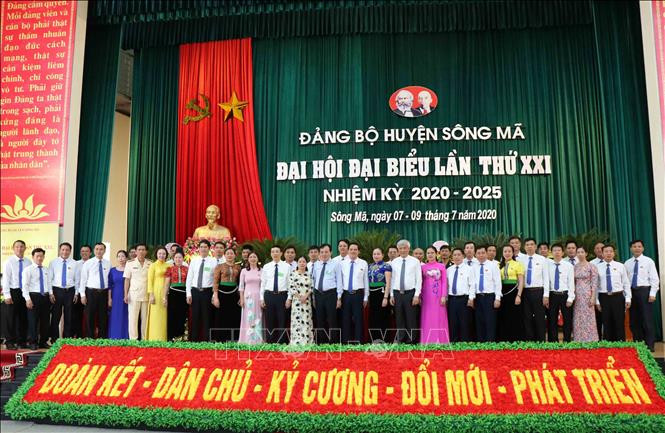 Ban Chấp hành Đảng bộ huyện Sông Mã khóa XXI, nhiệm kỳ 2020 - 2025. Ảnh: Nguyễn Cường – TTXVN Tiến tới Đại hội XIII của Đảng: Xây dựng Sông Mã thành huyện phát triển khá của tỉnh Sơn La ảnh 4