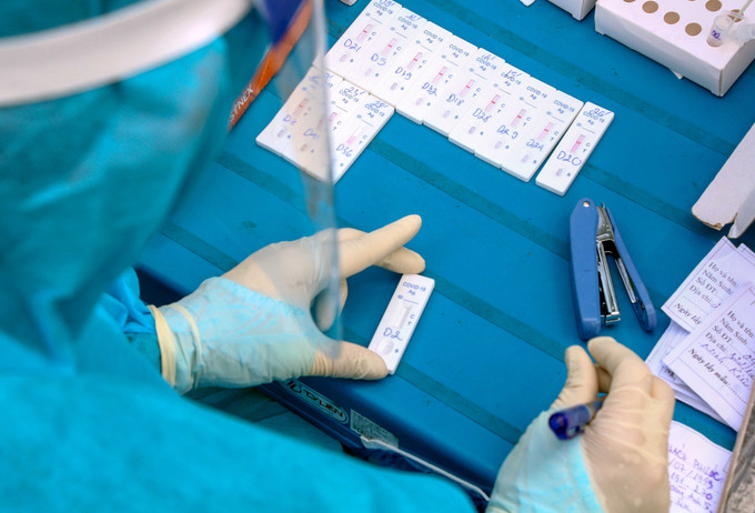 Cần Thơ lấy mẫu xét nghiệm COVID-19 tận nhà cho người dân ảnh 10