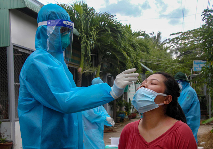 Cần Thơ lấy mẫu xét nghiệm COVID-19 tận nhà cho người dân ảnh 6