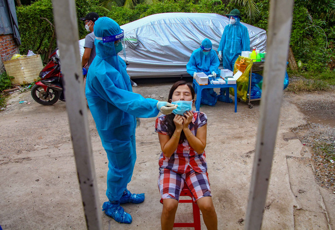 Cần Thơ lấy mẫu xét nghiệm COVID-19 tận nhà cho người dân ảnh 7