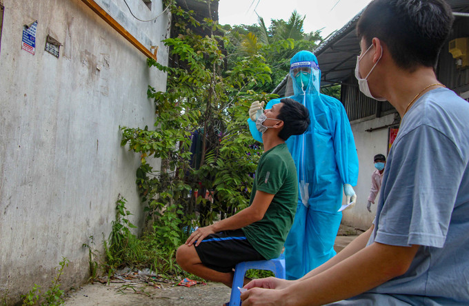 Cần Thơ lấy mẫu xét nghiệm COVID-19 tận nhà cho người dân ảnh 12