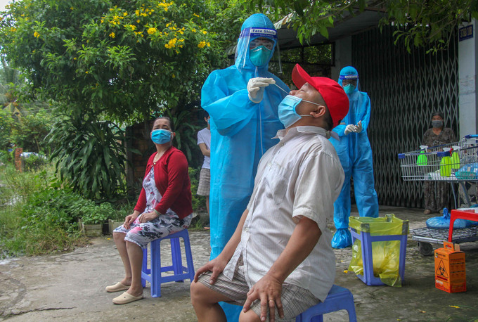 Cần Thơ lấy mẫu xét nghiệm COVID-19 tận nhà cho người dân ảnh 3