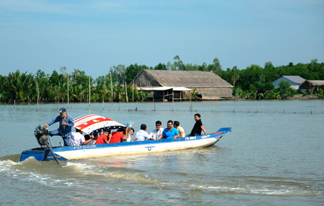 Đến với đầm Thị Tường, du khách có cơ hội trải nghiệm với sông nước Cửu Long bằng xuồng máy. Ảnh: An Hiếu Đầm Thị Tường - điểm đến du lịch sông nước Cà Mau ảnh 2