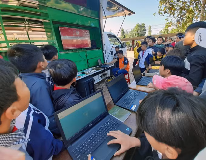 Ánh sáng tri thức từ những chuyến xe thư viện lưu động ảnh 3