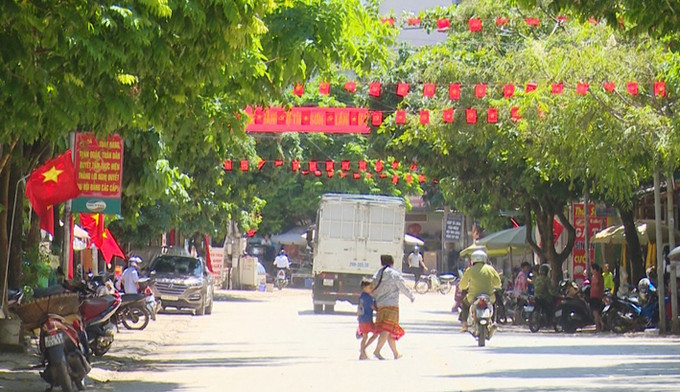 Phố xá Bắc Yên (Sơn La) trang hoàng rực rỡ chào mừng Đại hội XIII của Đảng. Ảnh: Hoàng Hà Nghĩa Đảng - tình Dân ở Bắc Yên ảnh 6