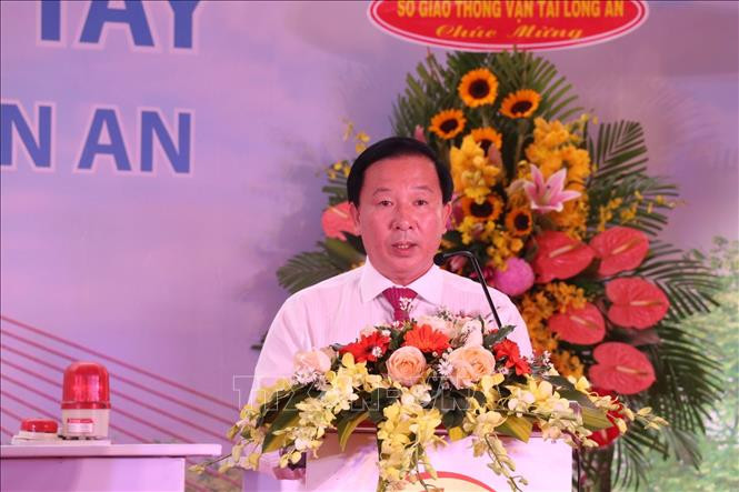 Ông Nguyễn Văn Út, Chủ tịch UBND tỉnh Long An phát biểu tại lễ khởi công dự án. Ảnh: Bùi Giang - TTXVN Xây dựng cầu bắc qua sông Vàm Cỏ Tây ảnh 1
