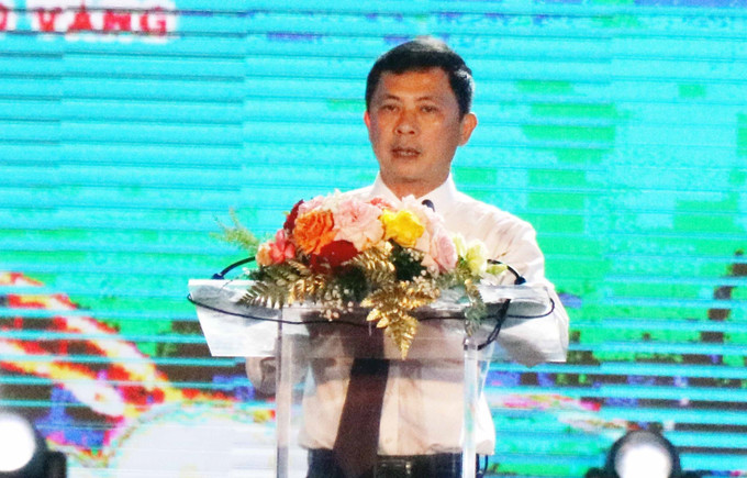 Phó Chủ tịch UBND tỉnh Hà Tĩnh Lê Ngọc Châu phát biểu tại lễ khai trương. Ảnh: Công Tường-TTXVN Khai trương du lịch biển Hà Tĩnh đón chờ mùa hè 2023 ảnh 1