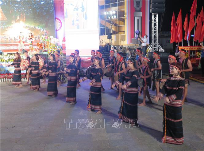 Khai mạc Liên hoan Diễn xướng dân gian văn hóa các dân tộc khu vực Trường Sơn - Tây Nguyên ảnh 2