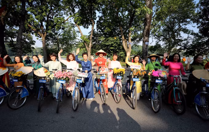  Áo dài kết nối du lịch và di sản Hà Nội ảnh 5