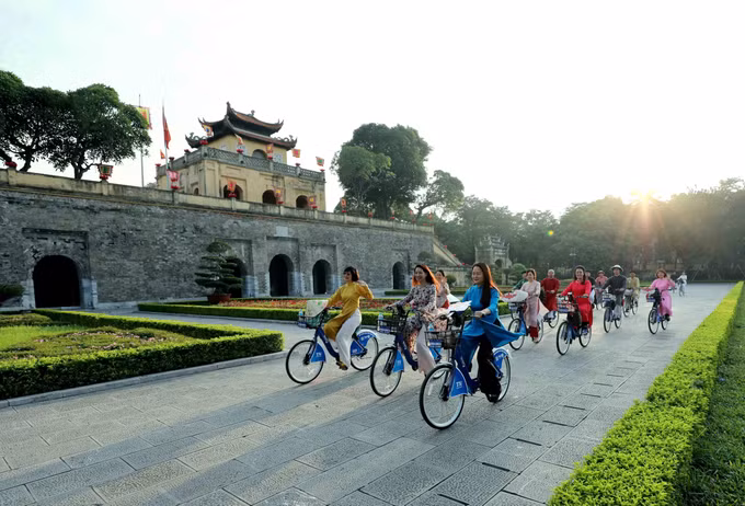  Áo dài kết nối du lịch và di sản Hà Nội ảnh 2