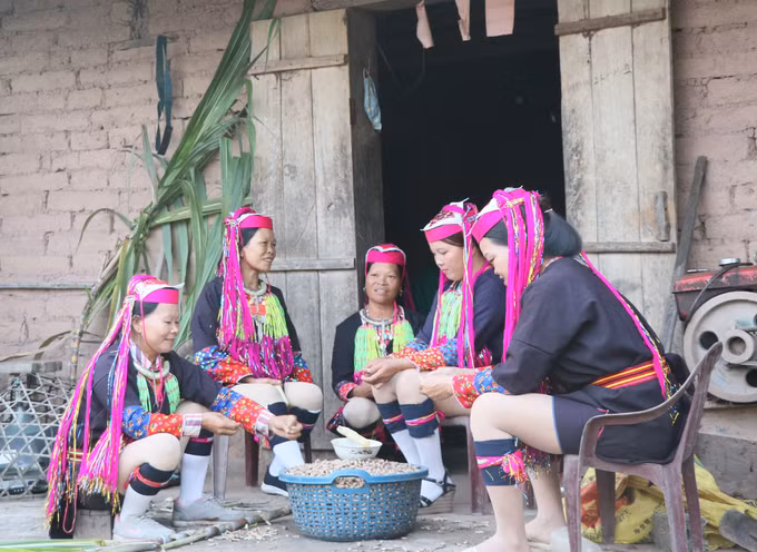Nét đẹp trang phục truyền thống phụ nữ Dao Thanh Y ảnh 1