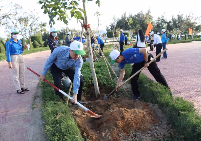 Sôi nổi Tết trồng cây "Đời đời nhớ ơn Bác Hồ” Xuân Quý Mão 2023 tại Ninh Thuận ảnh 1