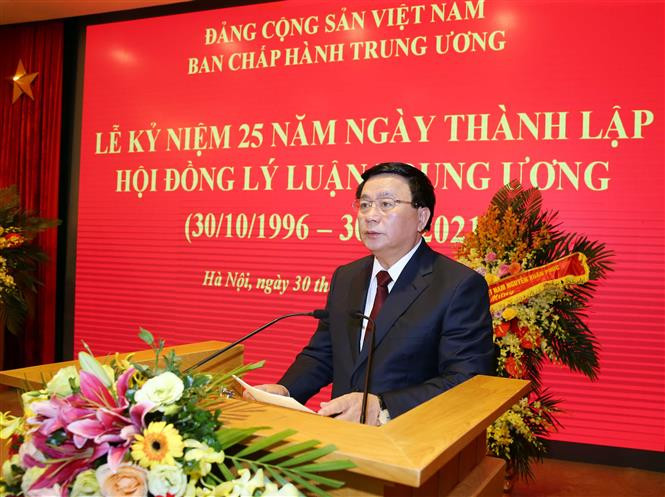 Đồng chí Nguyễn Xuân Thắng, Ủy viên Bộ Chính trị, Chủ tịch Hội đồng lý luận Trung ương, Giám đốc Học viện Chính trị Quốc gia Hồ Chí Minh phát biểu. Ảnh: Phạm Kiên - TTXVN Kỷ niệm 25 năm ngày thành lập Hội đồng Lý luận Trung ương ảnh 3