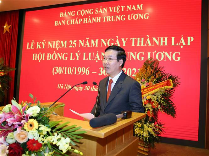 Đồng chí Võ Văn Thưởng, Ủy viên Bộ Chính trị, Thường trực Ban Bí thư phát biểu. Ảnh: Phạm Kiên - TTXVN Kỷ niệm 25 năm ngày thành lập Hội đồng Lý luận Trung ương ảnh 2
