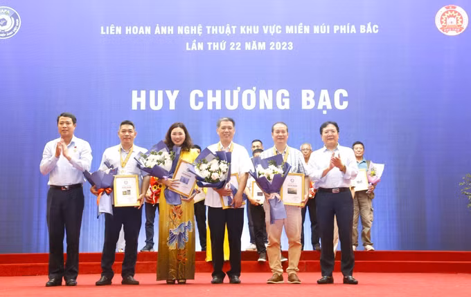 Quảng bá vẻ đẹp thiên nhiên, con người miền núi phía Bắc qua ảnh ảnh 3