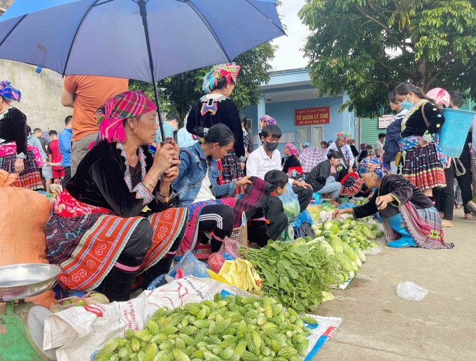Lai Châu: Chợ phiên góp phần gìn giữ nét văn hóa dân tộc ảnh 6