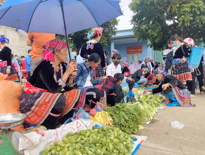 Lai Châu: Chợ phiên góp phần gìn giữ nét văn hóa dân tộc ảnh 6