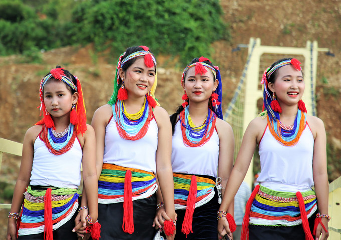 Các địa phương trong tỉnh như Đông Giang, Tây Giang, Nam Trà My có nhiều thế mạnh về văn hóa bản địa độc đáo, góp phần thu hút du khách gần xa đến với các điểm du lịch miền núi Quảng Nam. Ảnh: Khánh Nguyên Đánh thức tiềm năng du lịch miền núi Quảng Nam ảnh 3