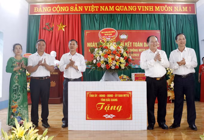 Phó Chủ tịch Trung ương MTTQ Việt Nam Ngô Sách Thực dự Ngày hội Đại đoàn kết tại Yên Thế, Bắc Giang ảnh 4