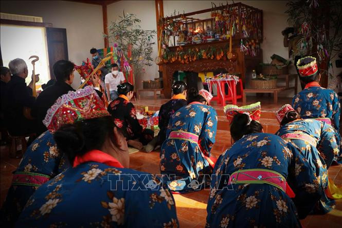Lễ cúng Then được tổ chức vào ngày 10/3 âm lịch hàng năm. Ảnh: Nguyễn Oanh-TTXVN Độc đáo Lễ cúng Then của dân tộc Thái tại Phong Thổ, Lai Châu ảnh 1