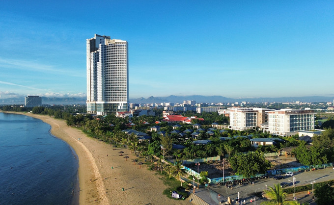 Nhiều resort, khách sạn hạng sang được đầu tư xây dựng tại thành phố Phan Rang – Tháp Chàm (Ninh Thuận) để phục vụ du khách. Ảnh: Nguyễn Thành – TTXVN Du lịch Ninh Thuận phục hồi đà tăng trưởng nhanh ảnh 1