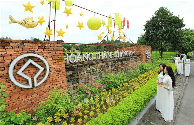 Khu di tích nay là điểm tham quan của du khách trong nước và quốc tế. Ảnh: TTXVN 1010 năm Thăng Long - Hà Nội: Di sản văn hóa thế giới Hoàng thành Thăng Long ảnh 8