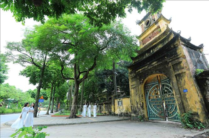 Cổng Hành cung nằm tại số 12 Nguyễn Tri Phương lối vào khu di tích Hoàng Thành Thăng Long. Ảnh: TTXVN 1010 năm Thăng Long - Hà Nội: Di sản văn hóa thế giới Hoàng thành Thăng Long ảnh 5