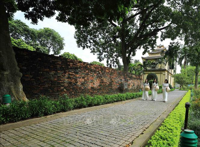 Lối vào Hậu Lâu - tòa lầu gác trong cùng, gần sát với Bắc Môn - cửa thành phía sau của Hoàng thành. Ảnh: TTXVN 1010 năm Thăng Long - Hà Nội: Di sản văn hóa thế giới Hoàng thành Thăng Long ảnh 6