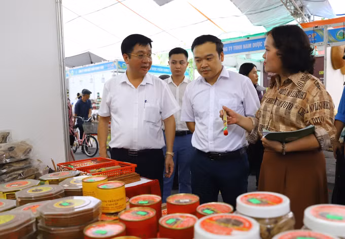 Hà Nội tổ chức giới thiệu sản phẩm OCOP, làng nghề tại quận Long Biên ảnh 2