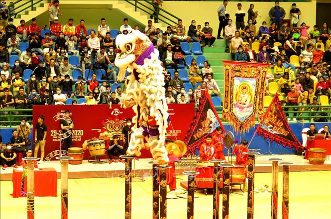 Một tiết mục tại hội thi. Ảnh: Tường Vi - TTXVN. Hấp dẫn Ngày hội Lân Huế 2020 ảnh 2
