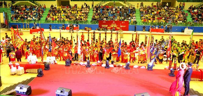 Các đội lân tham gia Ngày hội Lân Huế 2020. Ảnh: Tường Vi - TTXVN. Hấp dẫn Ngày hội Lân Huế 2020 ảnh 1