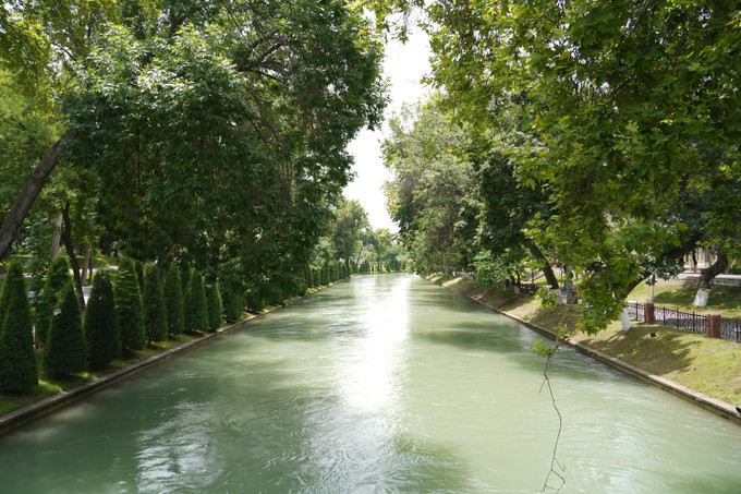 Nước và cây xanh là những đặc trưng của Tashkent, thành phố mỗi ngày tiêu thụ tới 1,5 triệu m3 nước. Ảnh: Duy Trinh - PV TTXVN tại Nga Uzbekistan, vùng đất với những di sản nghìn năm ảnh 11