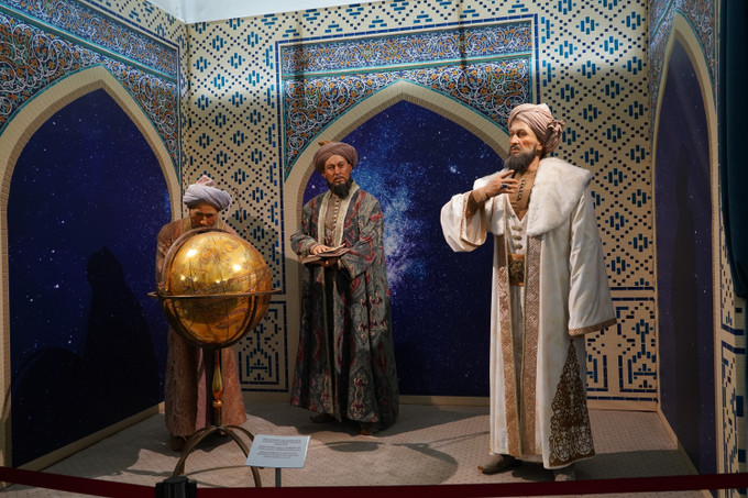 Bên trong Medrese (Đại học) Ulugbek - Medrece lâu đời nhất trên Quảng trường Registan (1417-1420), một trong những trung tâm khoa học chính ở phương Đông thời Trung cổ. Ảnh: Duy Trinh - PV TTXVN tại Nga Uzbekistan, vùng đất với những di sản nghìn năm ảnh 4