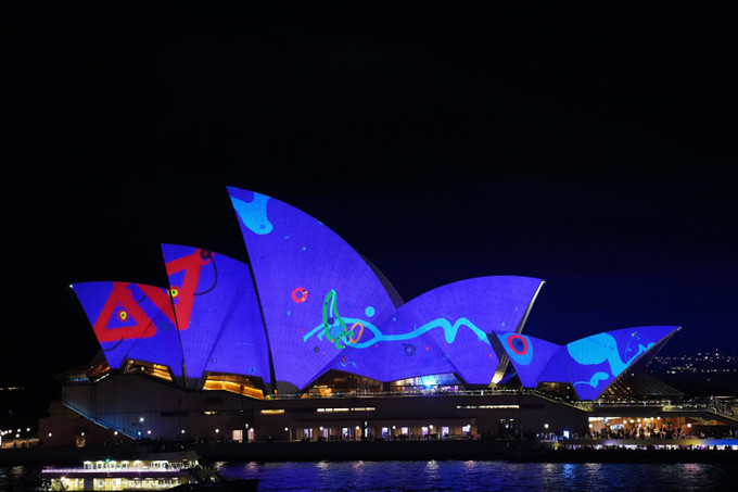 Những cánh buồm của Nhà hát Opera Sydney được thắp sáng trong đêm khai mạc Vivid Sydney 2023. Ảnh: Thanh Tú - PV TTXVN tại Sydney, Australia Vivid Sydney 2023 - Lễ hội ánh sáng được mong chờ nhất tại Australia ảnh 3