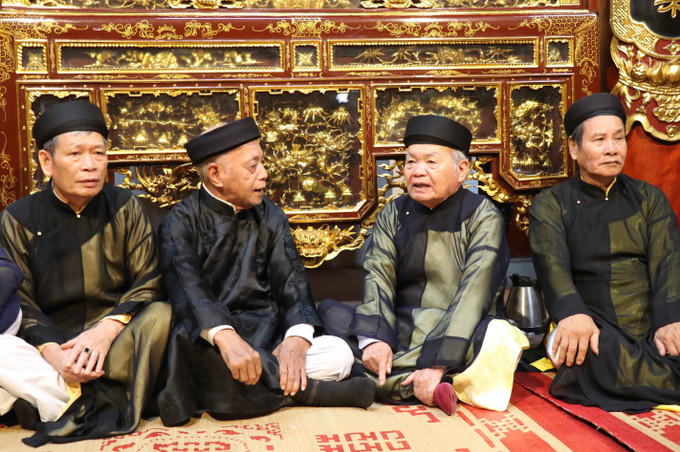 Một buổi sinh hoạt của Câu lạc bộ Quan họ Thị Cầu tại nhà chứa Quan họ Thị Cầu. Ảnh: Thái Hùng- TTXVN Câu lạc bộ Quan họ Thị Cầu- Nơi lưu giữ “hồn” Quan họ ảnh 2