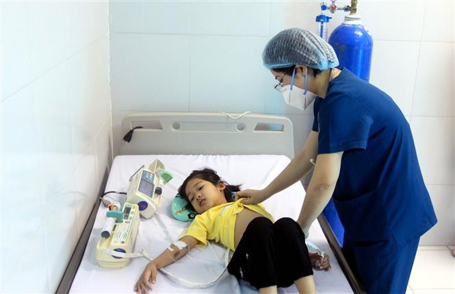 Điều trị hậu COVID-19 cho trẻ em tại Bệnh viện Nhi Thái Bình. Ảnh: Thế Duyệt – TTXVN Tránh lạm dụng chỉ định khi khám, chữa bệnh hậu COVID-19 ảnh 1