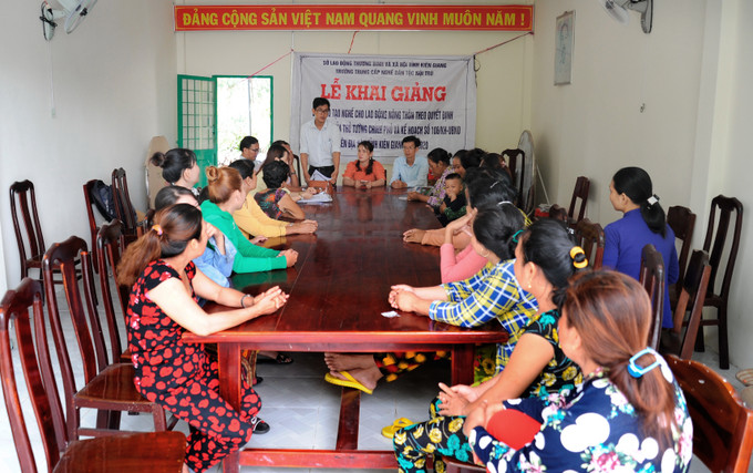Thời gian vừa qua, công tác đào tạo nghề cho lao động nông thôn, nhất là lao động ở vùng đồng bào dân tộc đã được tỉnh Kiên Giang đặc biệt quan tâm. Ảnh: Lê Yến Thanh Kiên Giang đào tạo nghề gắn với nhu cầu của đồng bào dân tộc ảnh 5