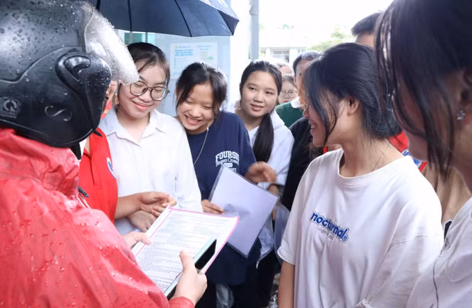 Kỳ thi tốt nghiệp THPT 2023: Đề thi Ngữ văn có ý nghĩa với lứa tuổi sắp vào đời ảnh 1